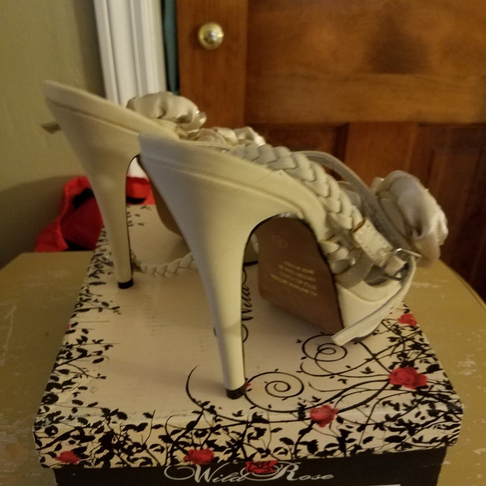 Wild Rose pumps - Picture 2 of 2